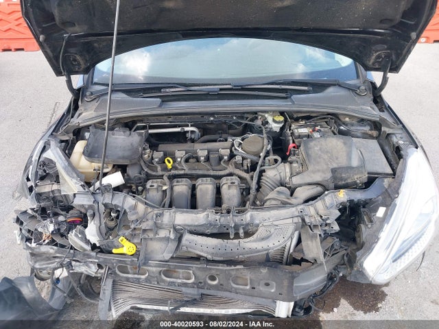 Ford FOCUS SE 2016 1FADP3F25GL227173 Image 10