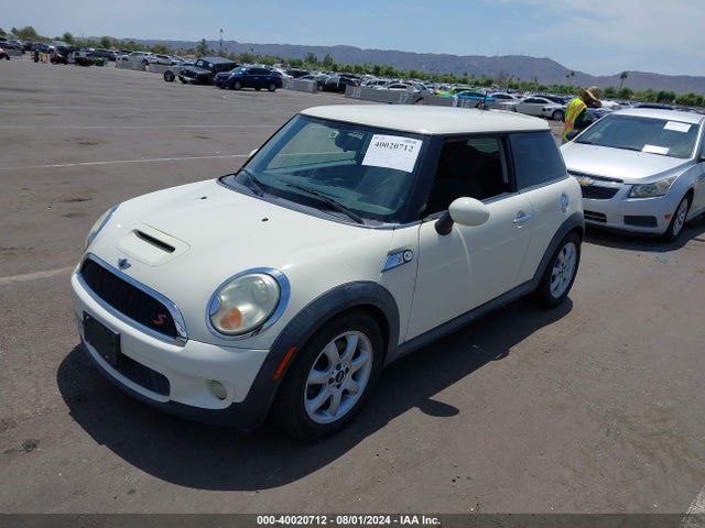 2008 MINI COOPER S WMWMF73538TV34519 Photo 1