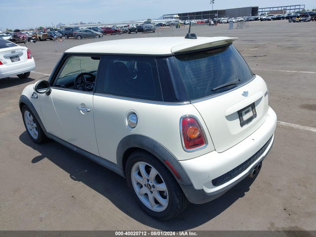 2008 MINI COOPER S WMWMF73538TV34519 Photo 2