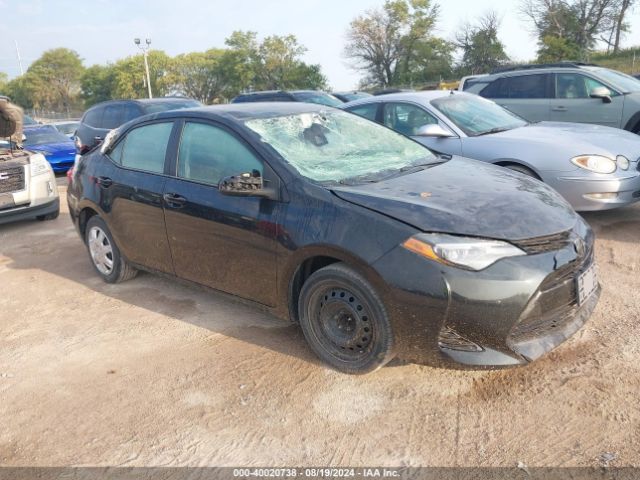 Toyota COROLLA LE 2018 5YFBURHE9JP740929 Image 1