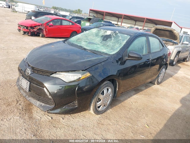 Toyota COROLLA LE 2018 5YFBURHE9JP740929 Image 2