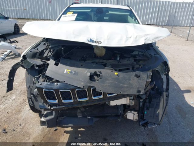 3C4NJCBB5JT102868 Jeep Compass Latitude Fwd