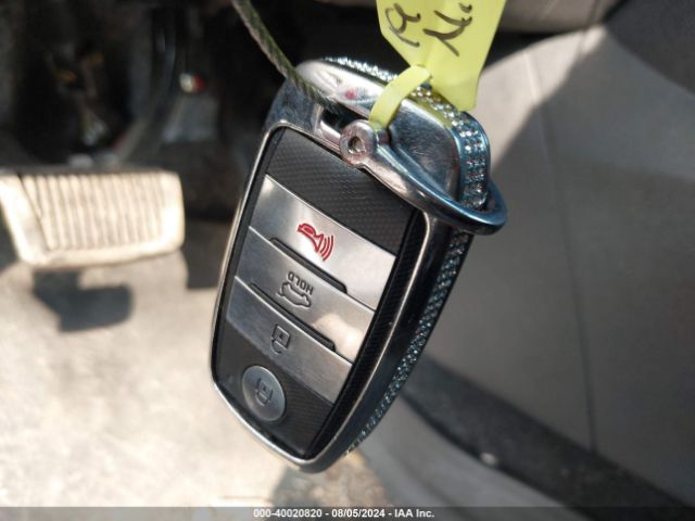 KNDCE3LC8K5216500 KIA Niro Touring