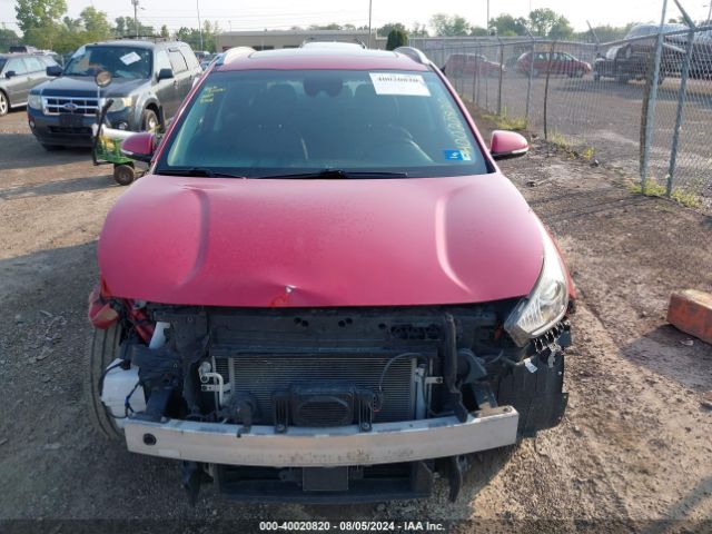 KNDCE3LC8K5216500 KIA Niro Touring