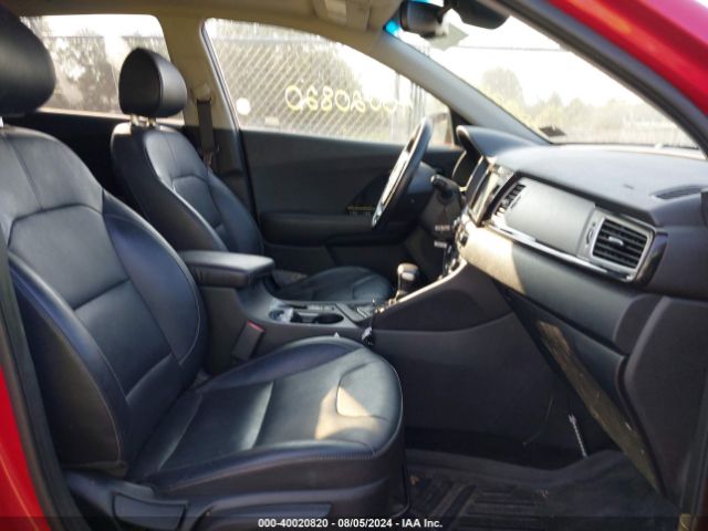 KNDCE3LC8K5216500 KIA Niro Touring