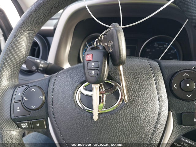 Toyota RAV4 LE 2017 JTMZFREV8HJ124876 Image 11