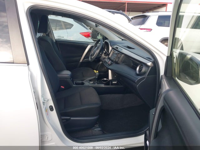 Toyota RAV4 LE 2017 JTMZFREV8HJ124876 Image 5