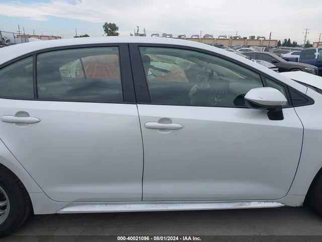Toyota Corolla Hybrid Le 2022 JTDEAMDE2N3000930 Image 13