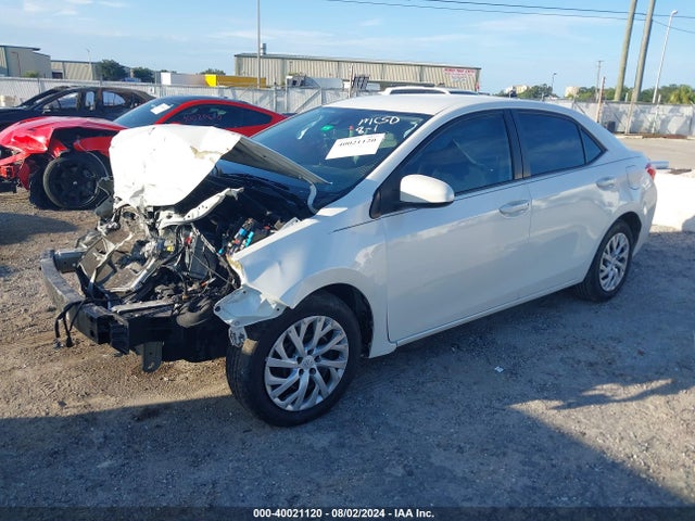 Toyota COROLLA LE 2018 5YFBURHE4JP795191 Image 2