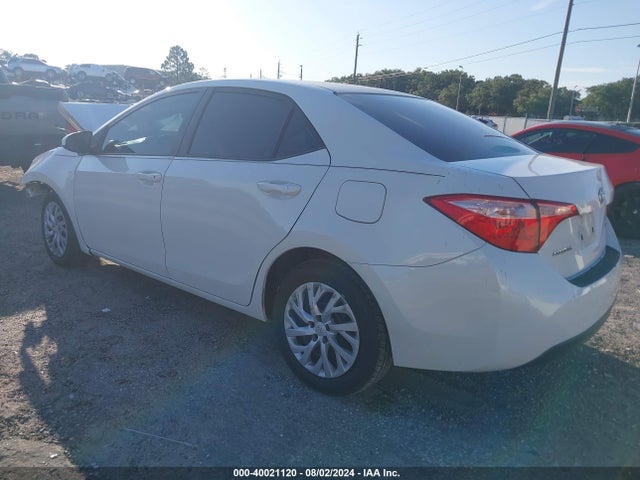 Toyota COROLLA LE 2018 5YFBURHE4JP795191 Image 3