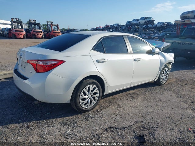 Toyota COROLLA LE 2018 5YFBURHE4JP795191 Image 4