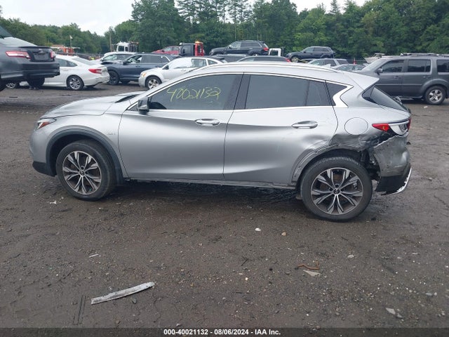 SJKCH5CRXHA031563 Infiniti Qx30 Premium