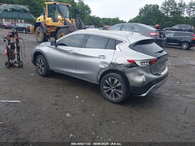 SJKCH5CRXHA031563 Infiniti Qx30 Premium