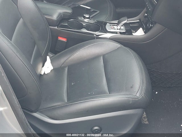 SJKCH5CRXHA031563 Infiniti Qx30 Premium