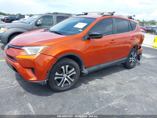 Toyota RAV4 LE 2016 JTMZFREV7GJ086863 Image 2