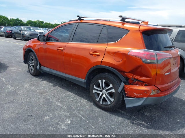 Toyota RAV4 LE 2016 JTMZFREV7GJ086863 Image 3