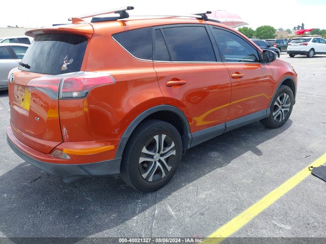 Toyota RAV4 LE 2016 JTMZFREV7GJ086863 Image 4