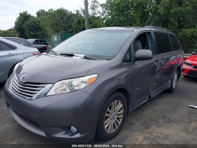 Toyota Sienna Xle 8 Passenger 2015 5TDYK3DC0FS644431 Image 2