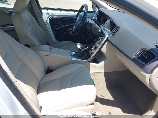 YV126MFC8F1318770 Volvo S60 T5 Premier Plus