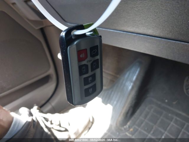 5TDYK3DC7FS588648 Toyota Sienna Xle 8 Passenger