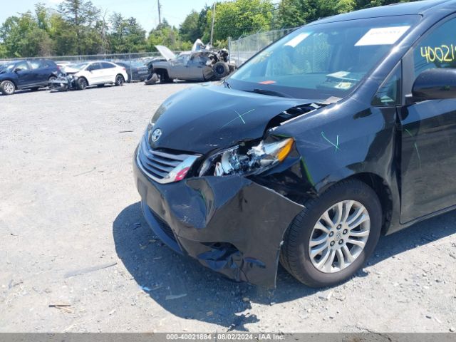 5TDYK3DC7FS588648 Toyota Sienna Xle 8 Passenger