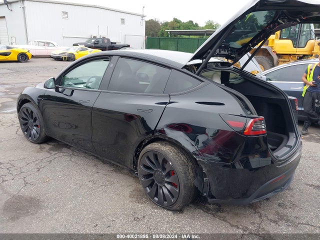 2023 TESLA MODEL Y 7SAYGDEF8PF967702 Photo 2