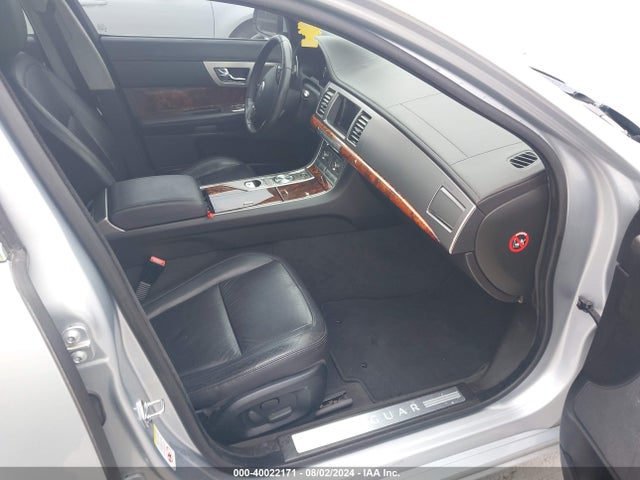 2011 JAGUAR XF SAJWA0FB5BLS02819 Photo 4