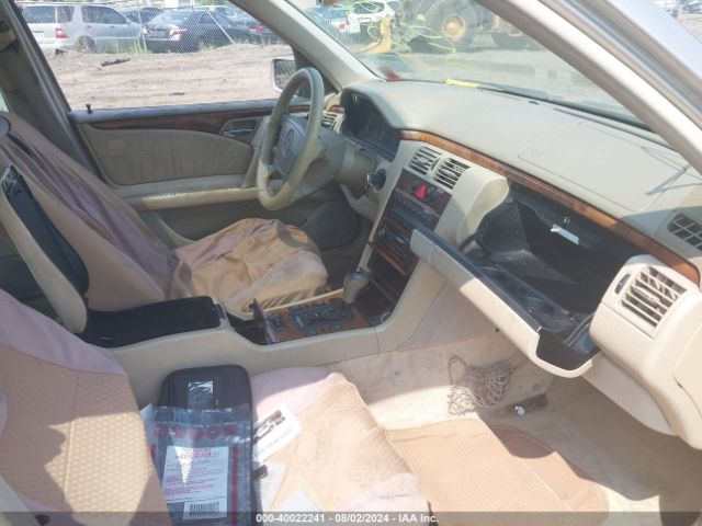 1999 MERCEDES-BENZ E 320 WDBJF65H9XA772892 Photo 4