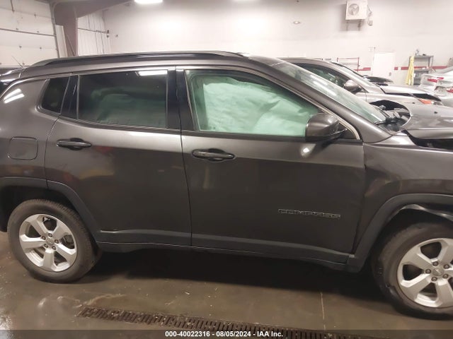 3C4NJDBB2KT735870 Jeep Compass Latitude 4x4