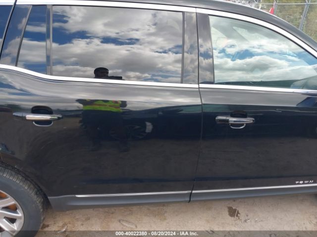 2LMHJ5NK6HBL00417 Lincoln Mkt Livery