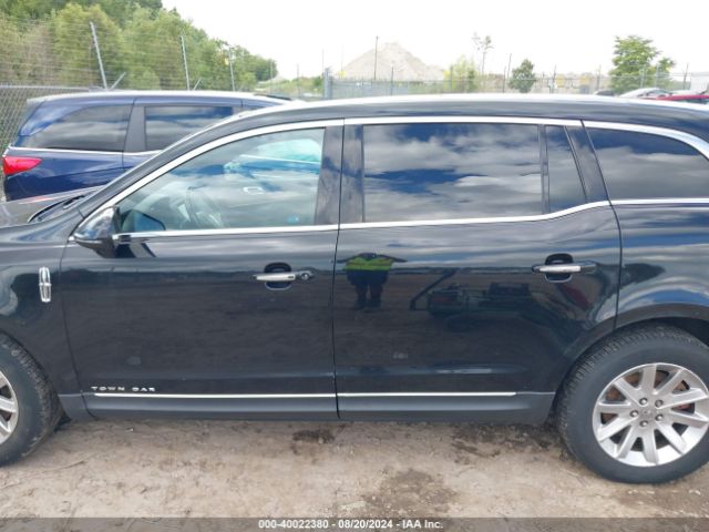 2LMHJ5NK6HBL00417 Lincoln Mkt Livery