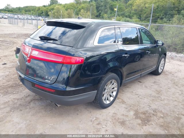2LMHJ5NK6HBL00417 Lincoln Mkt Livery