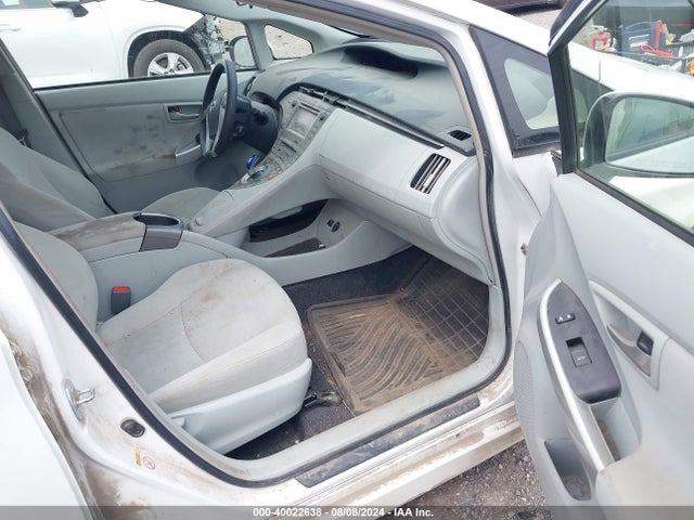 Toyota Prius Two 2014 JTDKN3DU9E1743038 Image 5