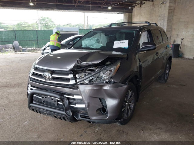 Toyota Highlander Xle 2017 5TDJZRFH3HS399247 Image 2