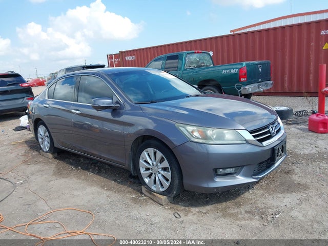 2015 1HGCR3F81FA005083 main image