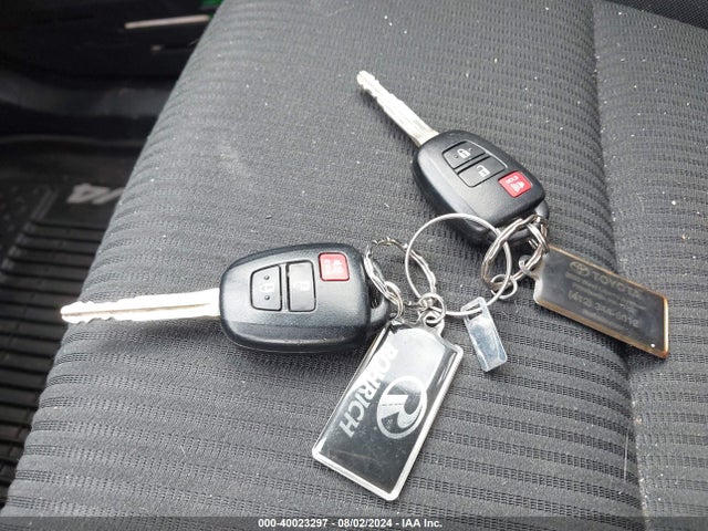 Toyota RAV4 LE 2016 JTMBFREV4GJ102731 Image 11