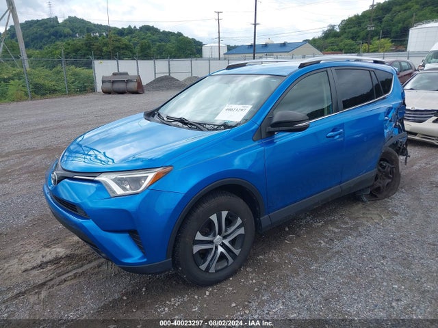 Toyota RAV4 LE 2016 JTMBFREV4GJ102731 Image 2
