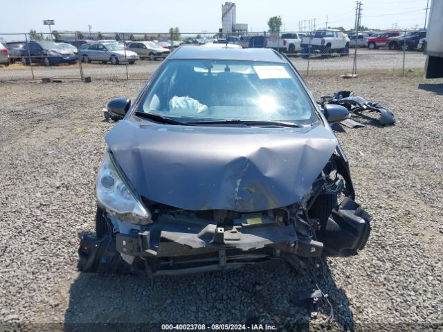 JTDKDTB36E1563870 Toyota Prius C Three