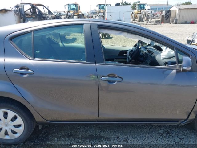 JTDKDTB36E1563870 Toyota Prius C Three