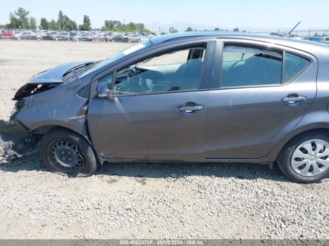 JTDKDTB36E1563870 Toyota Prius C Three