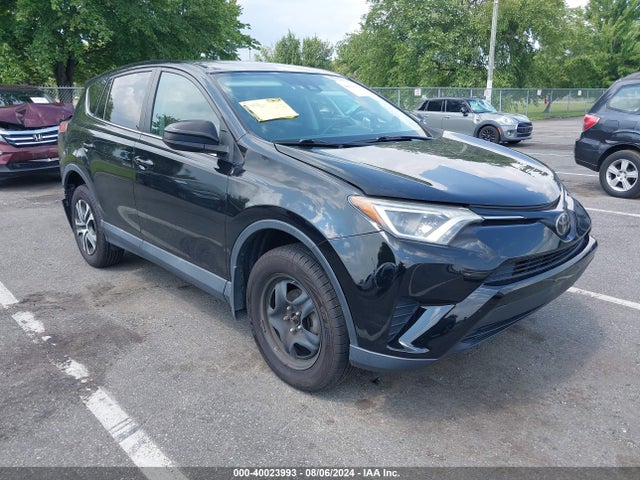 Toyota RAV4 LE 2018 2T3BFREV0JW718452 главное изображение