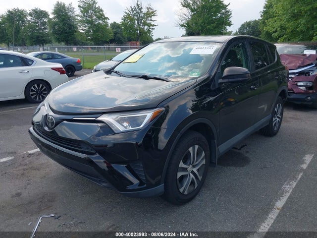 Toyota RAV4 LE 2018 2T3BFREV0JW718452 Image 2
