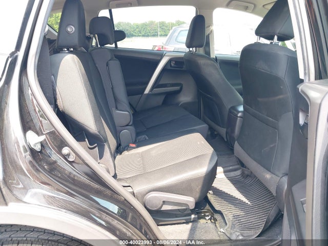 Toyota RAV4 LE 2018 2T3BFREV0JW718452 Image 8