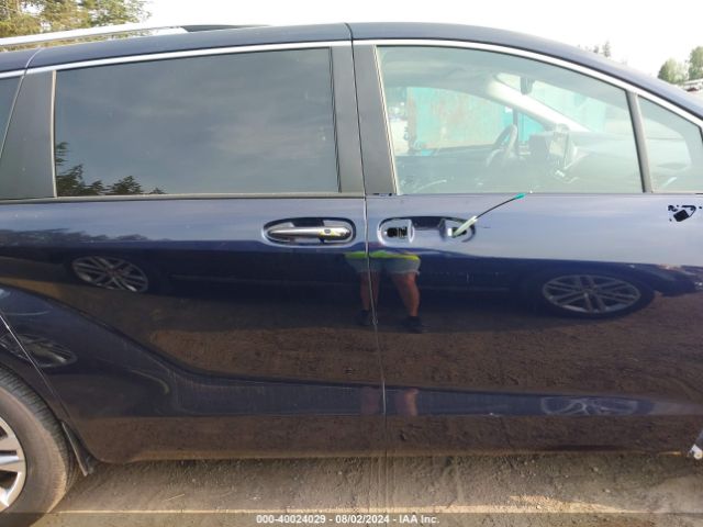 5TDZSKFC4NS064156 Toyota Sienna Limited