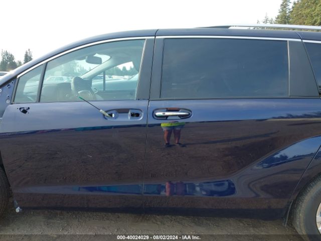 5TDZSKFC4NS064156 Toyota Sienna Limited