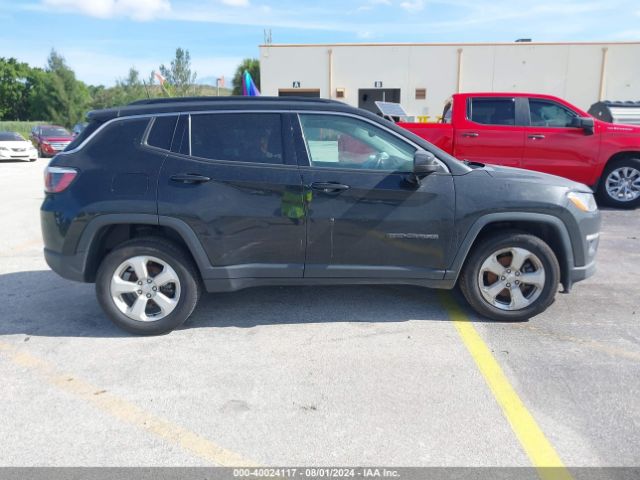 3C4NJDBB8KT647227 Jeep Compass Latitude 4x4