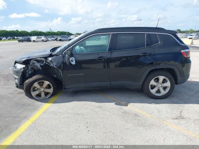 3C4NJDBB8KT647227 Jeep Compass Latitude 4x4