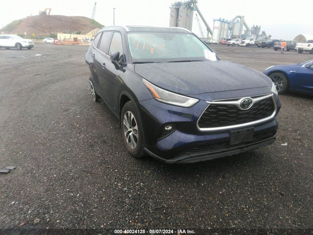Toyota Highlander Xle 2021 5TDHZRBH3MS105845 main image