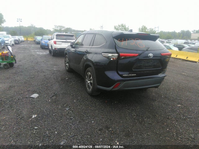 Toyota Highlander Xle 2021 5TDHZRBH3MS105845 Image 3