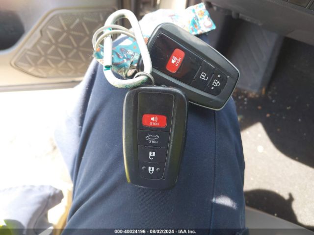 2T3C1RFVXMC098233 Toyota Rav4 Xle Premium